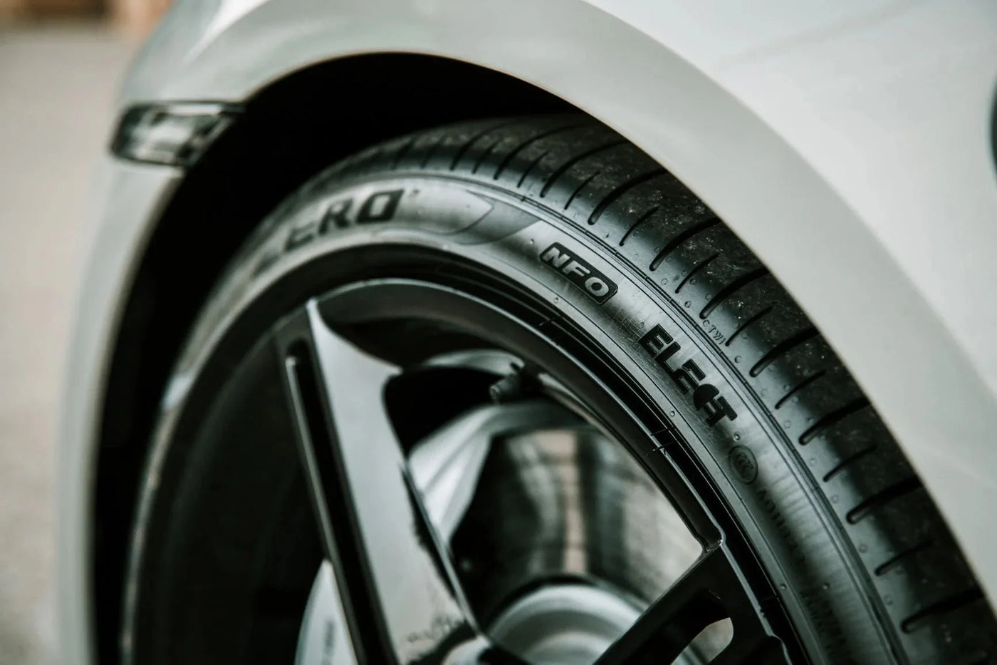Carros Híbridos e Elétricos precisam de pneus específicos? - Prisma Pneus Revenda Oficial Pirelli em São Paulo